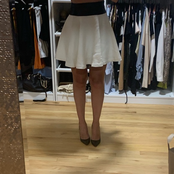 Milly skirt. Black and cream. Size 0 - Picture 2 of 2